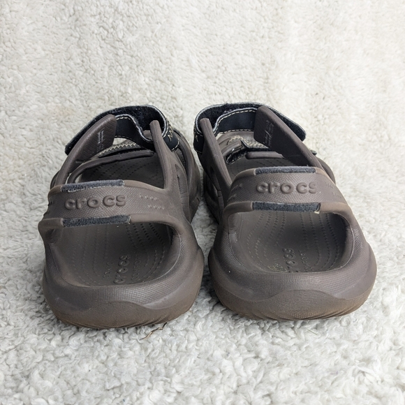 Crocs Brown Sandals Size 7 Men Or Women Size 8 I Gues Velcros Perfect For Summer - Picture 4 of 9